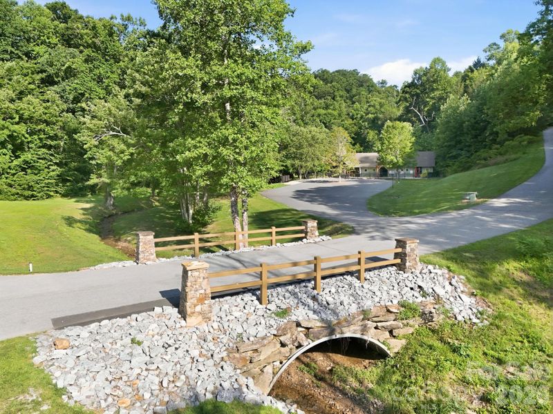 Natural landscape and outdoor views near in Hendersonville (Image 30). Natural landscape and outdoor views near in Hendersonville (Image 30).