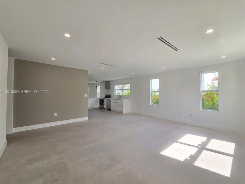 Spacious, unfurnished interior of a new home in , West Palm Beach (Image 20).