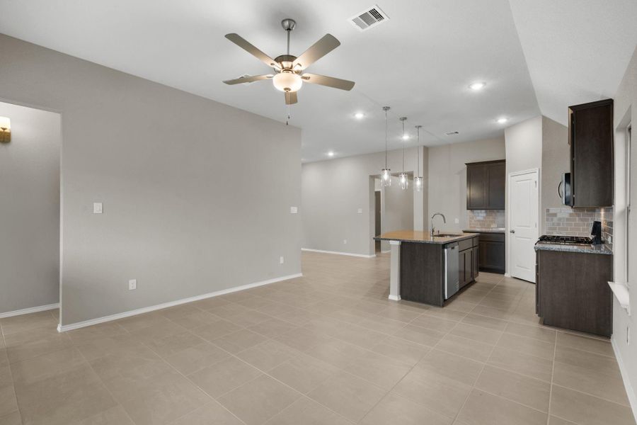 Spacious, unfurnished interior of a new home in The Trails, New Caney (Image 16).