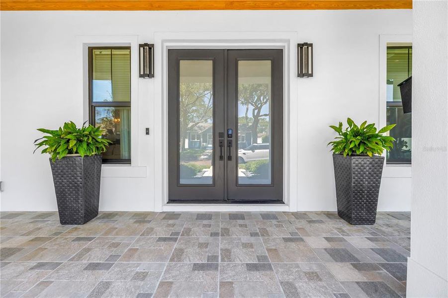Exterior details and patio area of a home in , St. Petersburg (Image 32).