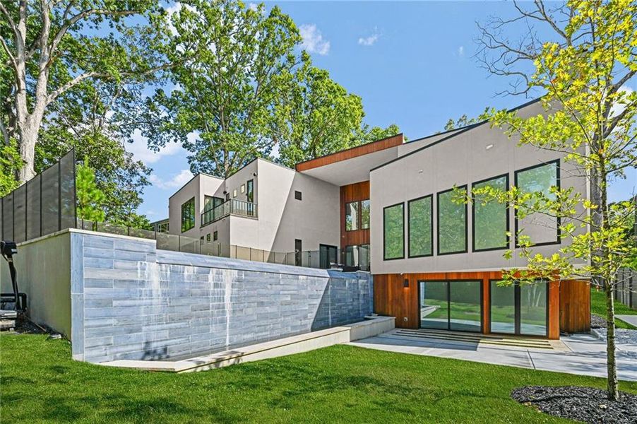 Image 75 of a home in .