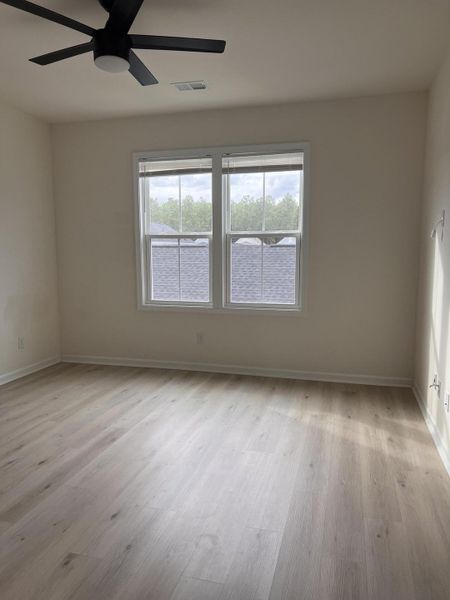 Spacious, unfurnished interior of a new home in , Summerville (Image 11).