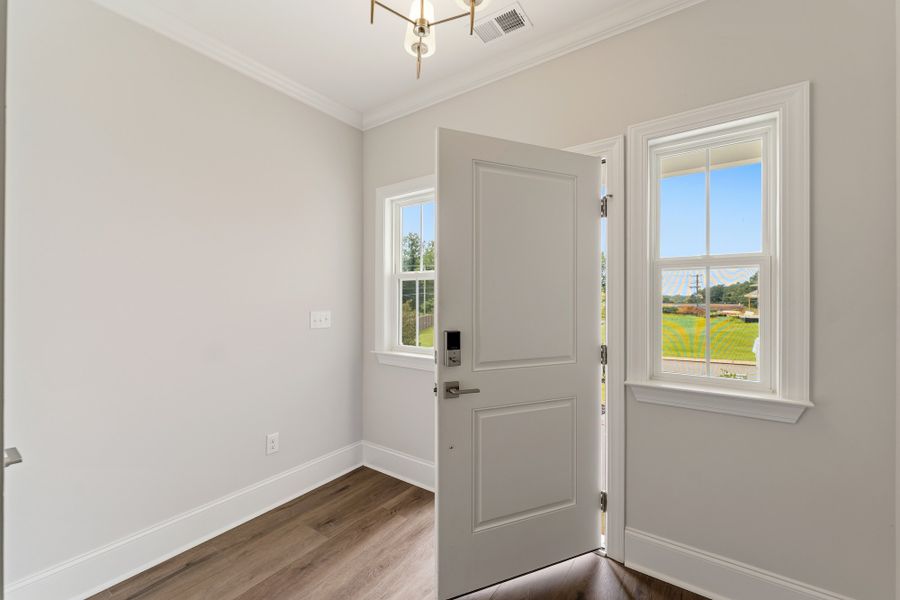 Spacious, unfurnished interior of a new home in Lakeside Saluda, Greenville (Image 16).