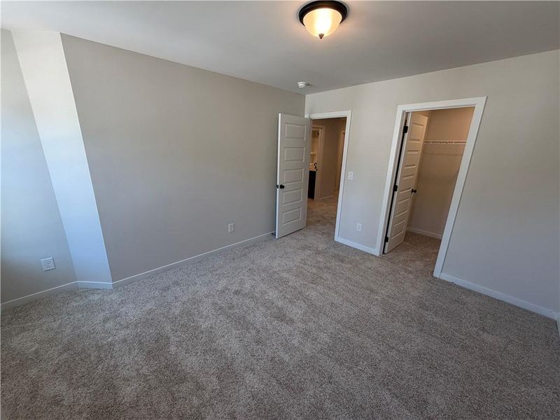 Spacious, unfurnished interior of a new home in Millstone at Mundy Mill, Gainesville (Image 12).
