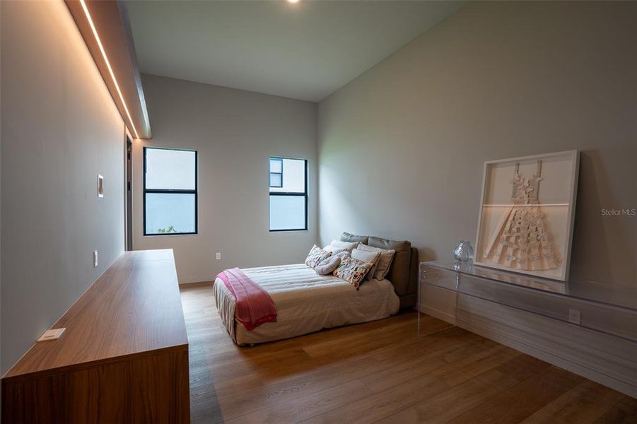 Furnished interior view inside a new home in , Montverde (Image 35).