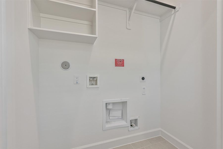 Spacious, unfurnished interior of a new home in Pearland Old Townsite, Pearland (Image 36).