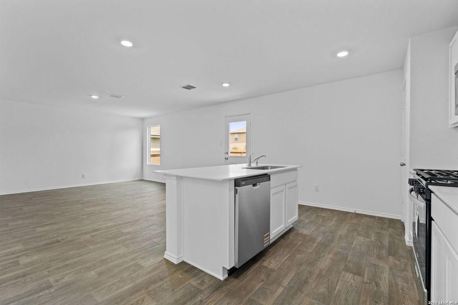 Furnished interior view inside a new home in Avenida, Converse (Image 4).