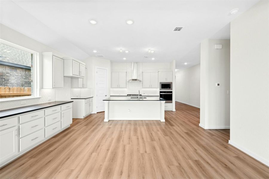 Spacious, unfurnished interior of a new home in University Heights, Round Rock (Image 20). Spacious, unfurnished interior of a new home in University Heights, Round Rock (Image 20).
