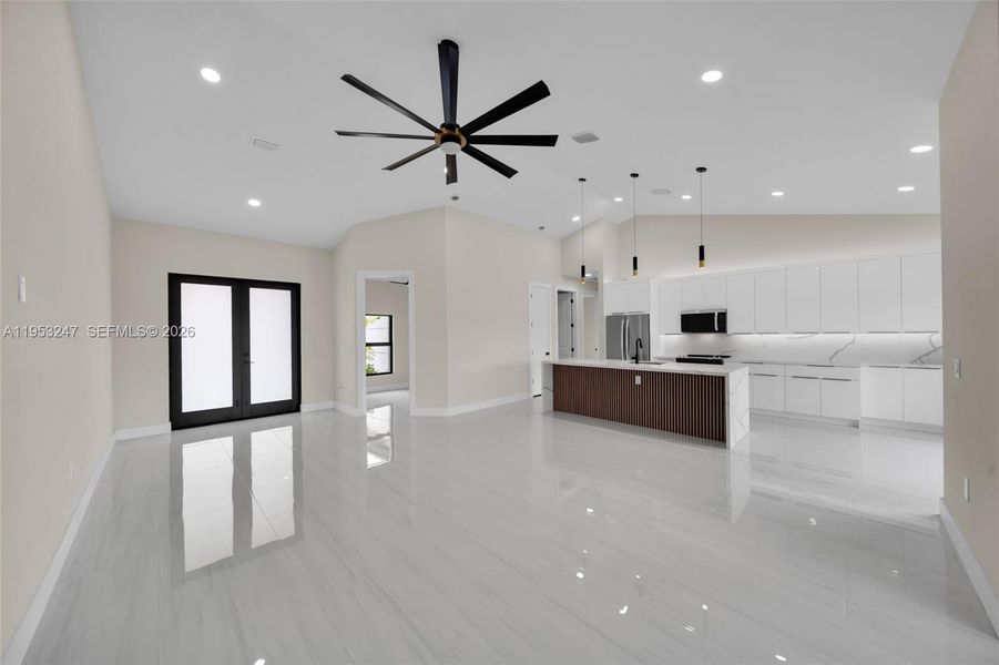 Spacious, unfurnished interior of a new home in , Cape Coral (Image 31).