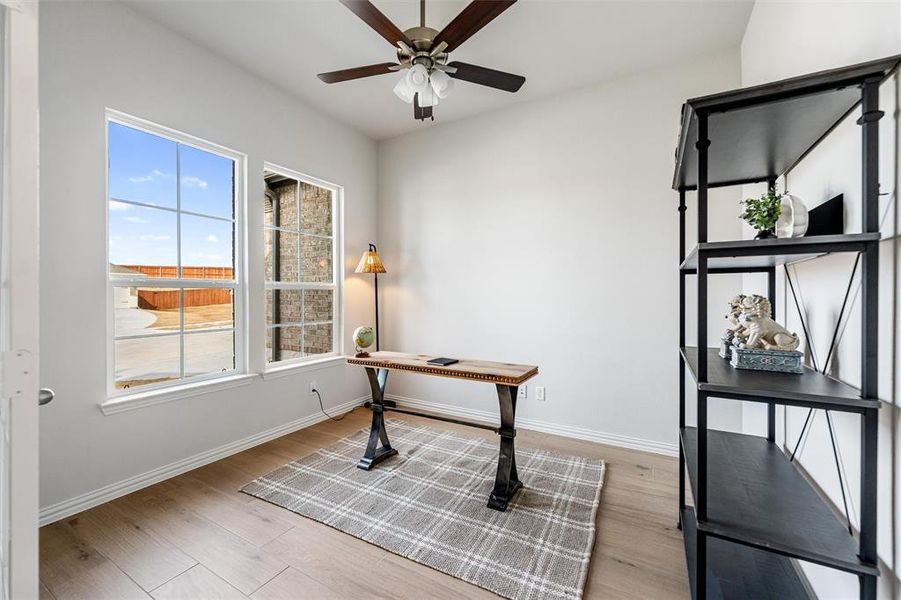 Furnished interior view inside a new home in Waterford Park, Weatherford (Image 15).