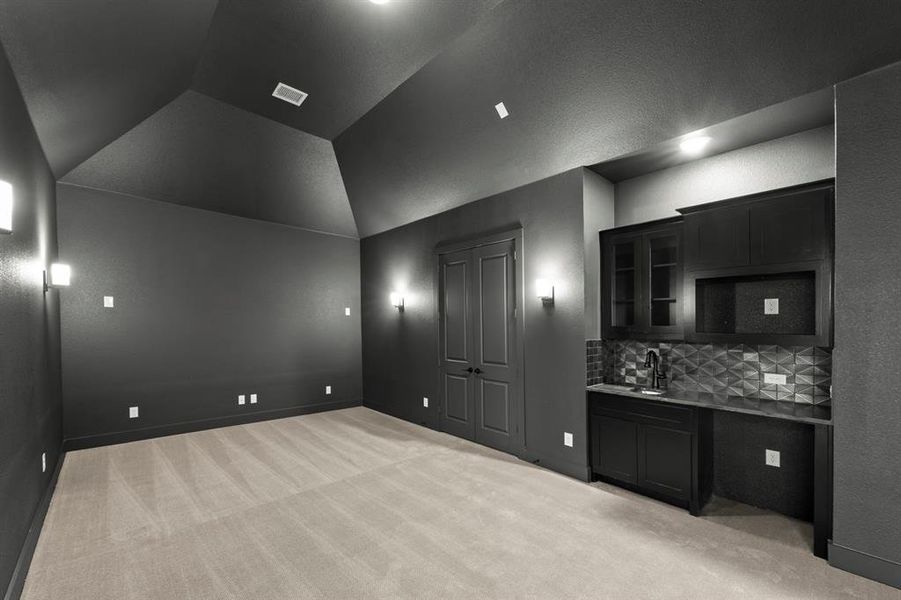 16. 5109 Keswick - Media