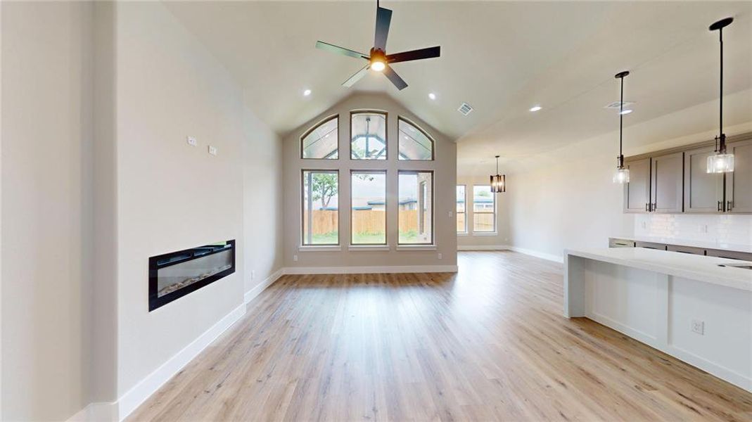 Spacious, unfurnished interior of a new home in , Grand Prairie (Image 15).