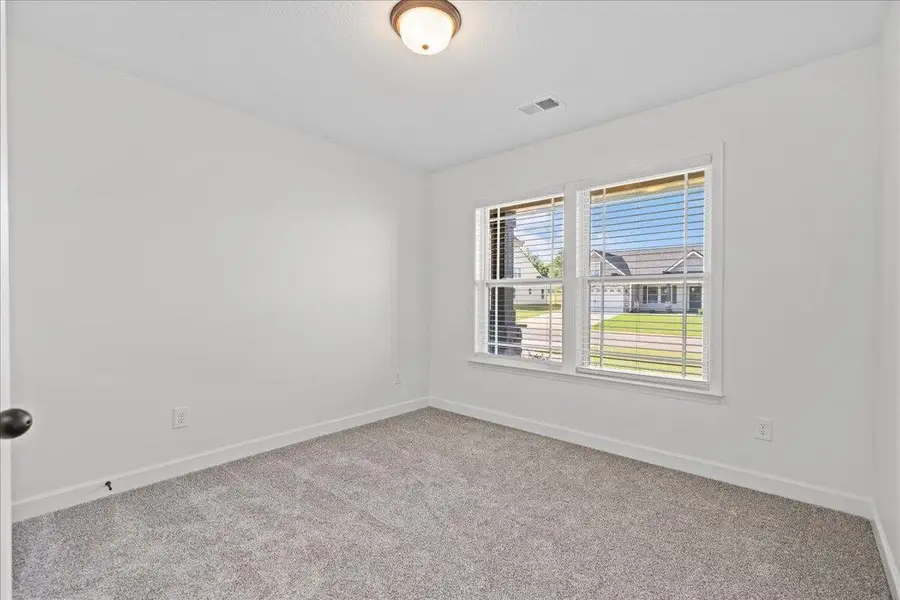 Spacious, unfurnished interior of a new home in Mills Gin, Campobello (Image 15).