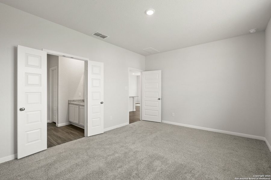 Spacious, unfurnished interior of a new home in Cinco Lakes, San Antonio (Image 15). Spacious, unfurnished interior of a new home in Cinco Lakes, San Antonio (Image 15).