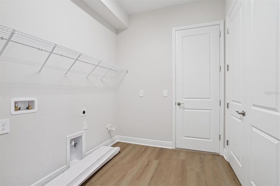 Spacious, unfurnished interior of a new home in Crestwood Estates, Valrico (Image 31).