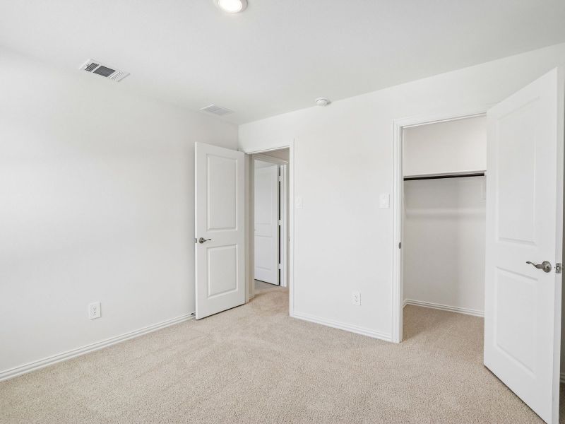 Spacious, unfurnished interior of a new home in Oak Ridge Park, Corinth (Image 16).