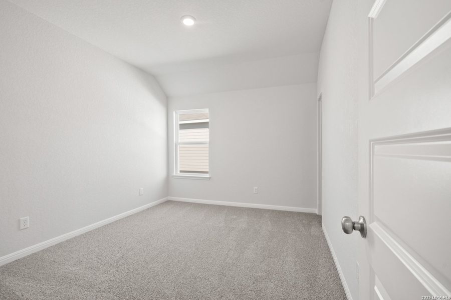 Spacious, unfurnished interior of a new home in Hunters Ranch, San Antonio (Image 21).