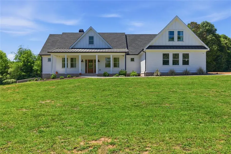 Exterior details and patio area of a home in , Snellville (Image 4).