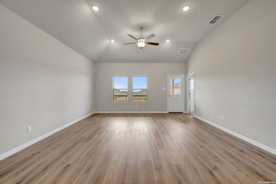 Spacious, unfurnished interior of a new home in Hunters Ranch, San Antonio (Image 36).