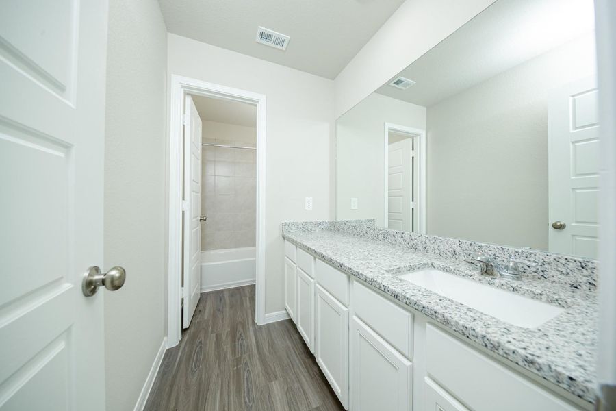 Furnished interior view inside a new home in Mackenzie Creek, Conroe (Image 7).