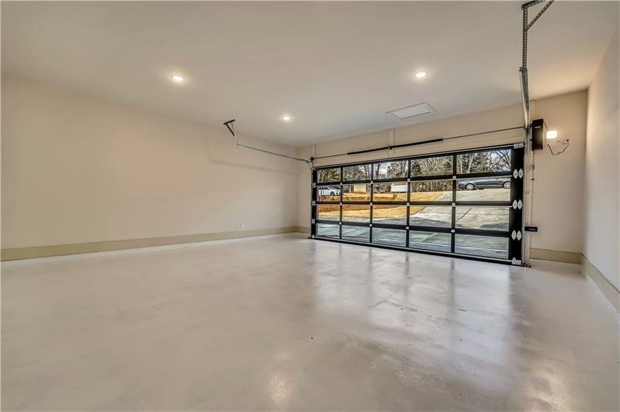 Spacious, unfurnished interior of a new home in , Athens (Image 45).