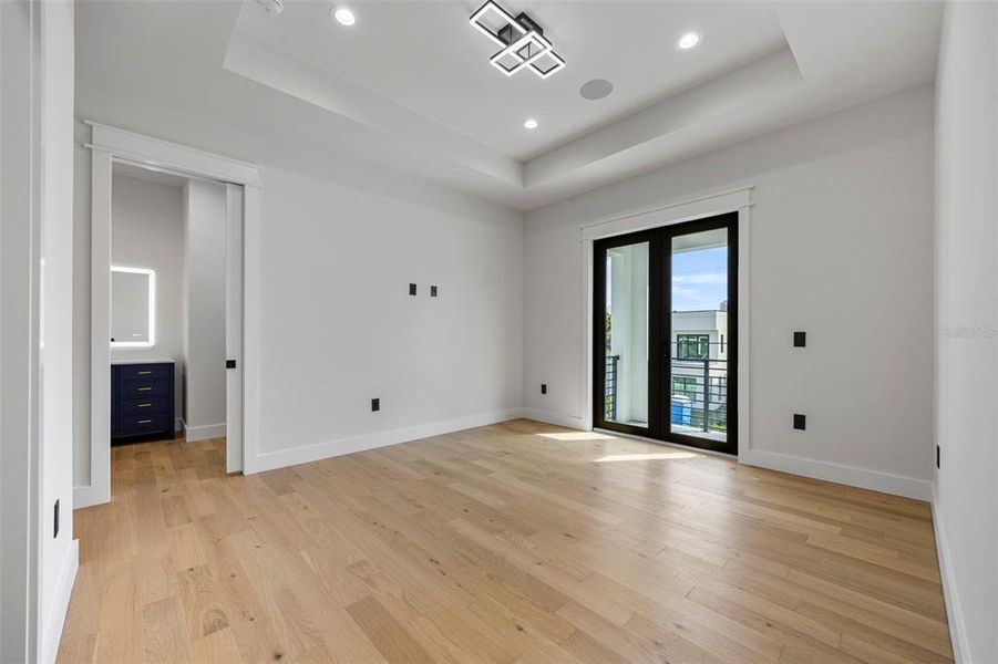 Spacious, unfurnished interior of a new home in , Tampa (Image 61).