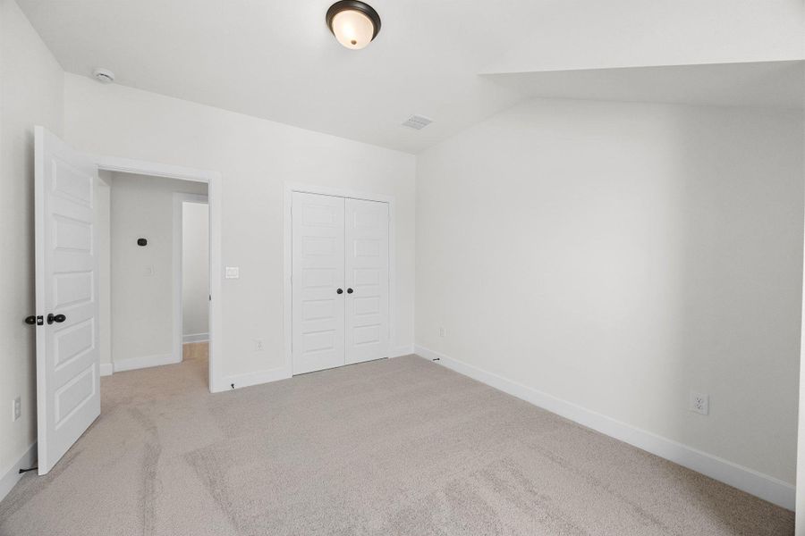 Spacious, unfurnished interior of a new home in Santa Rita Ranch, Liberty Hill (Image 16).