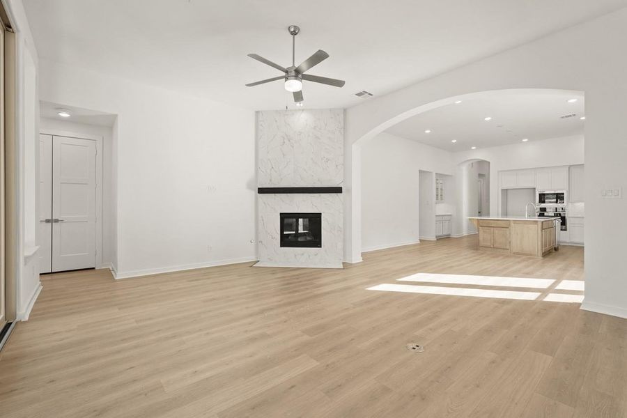 Spacious, unfurnished interior of a new home in Kresston: 55ft. lots, Magnolia (Image 21).