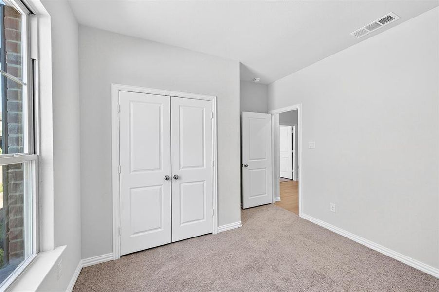 Spacious, unfurnished interior of a new home in Tarrytown, Crowley (Image 27).