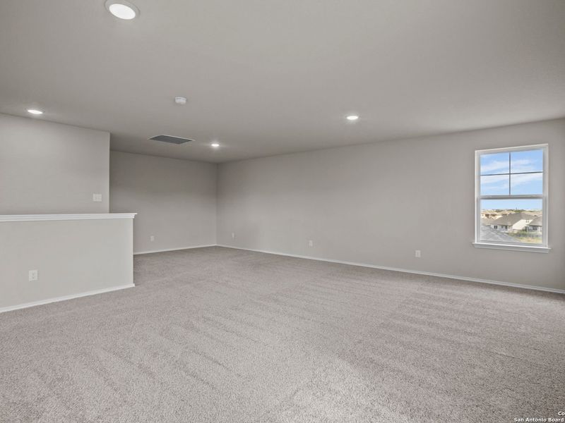 Spacious, unfurnished interior of a new home in Comanche Ridge, San Antonio (Image 35).