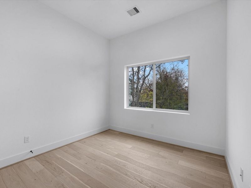 Spacious, unfurnished interior of a new home in , Houston (Image 21).