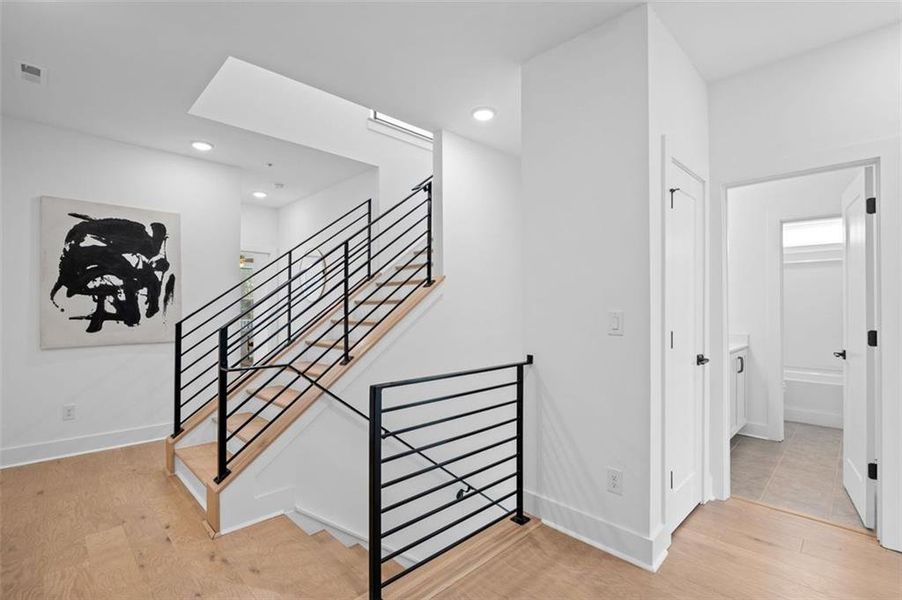 Spacious, unfurnished interior of a new home in , Alpharetta (Image 32).