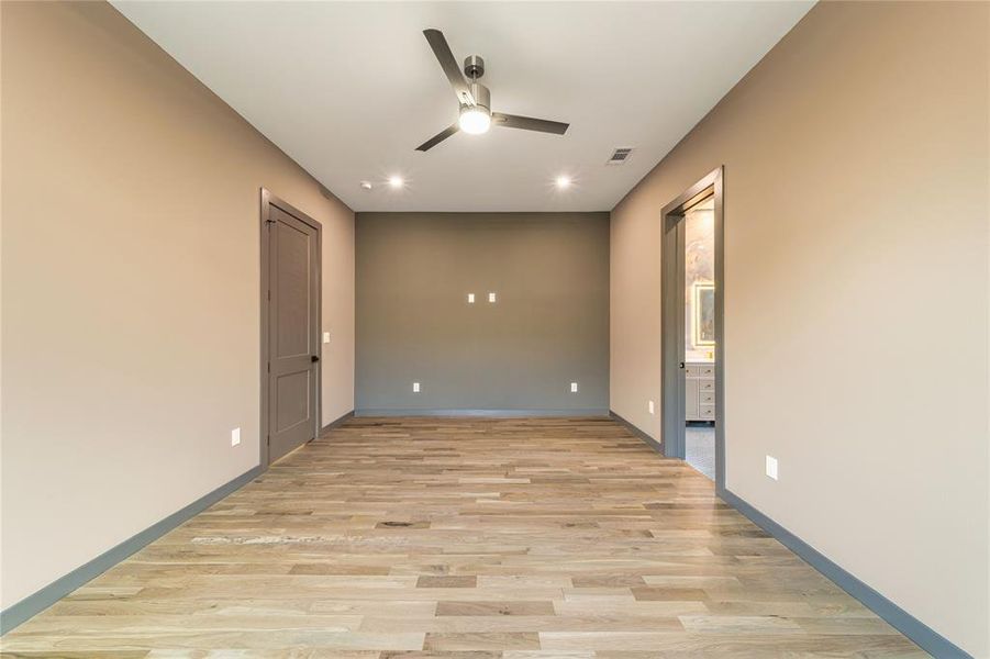 Spacious, unfurnished interior of a new home in , Dallas (Image 17). Spacious, unfurnished interior of a new home in , Dallas (Image 17).