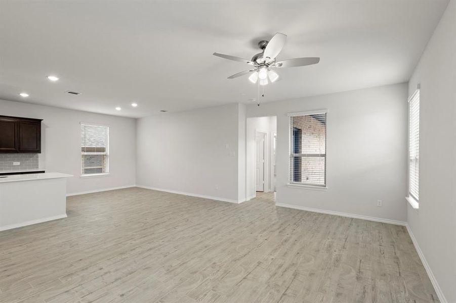 07. 2512 Russell - Family (3)