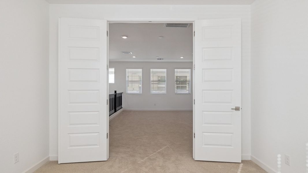 Spacious, unfurnished interior of a new home in Aloravita, Peoria (Image 29).