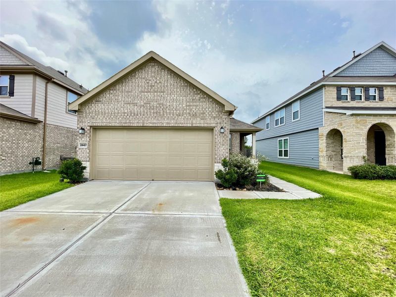 Front exterior of a new home in Olympia Falls, Fresno, TX, highlighting curb appeal (Image 20). Front exterior of a new home in Olympia Falls, Fresno, TX, highlighting curb appeal (Image 20).