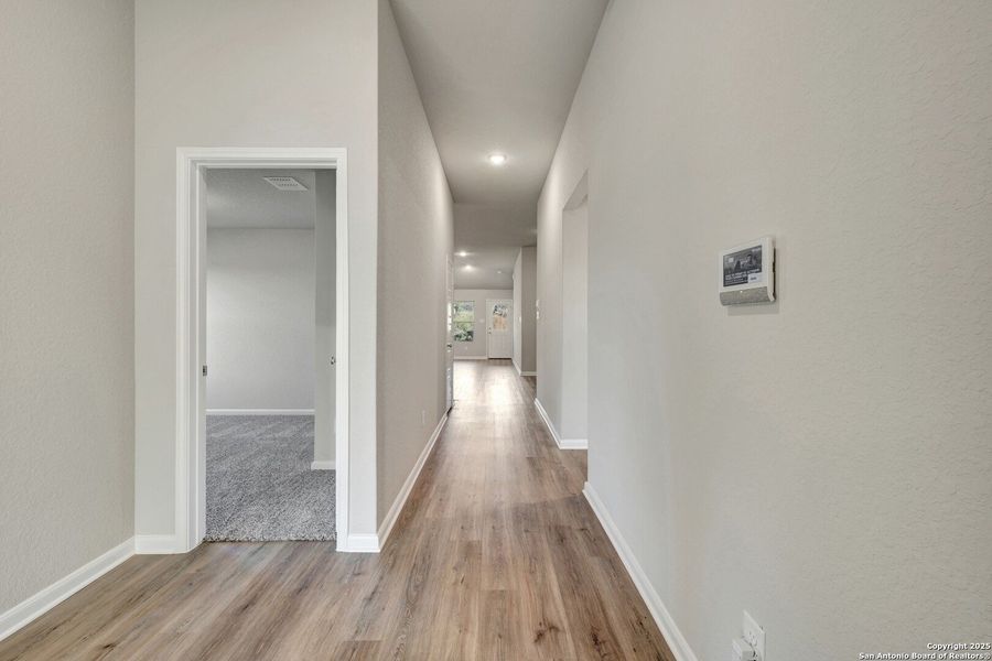 Spacious, unfurnished interior of a new home in Jordan's Ranch, San Antonio (Image 35). Spacious, unfurnished interior of a new home in Jordan's Ranch, San Antonio (Image 35).