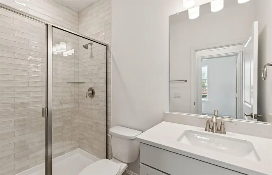 Spacious secondary bathroom