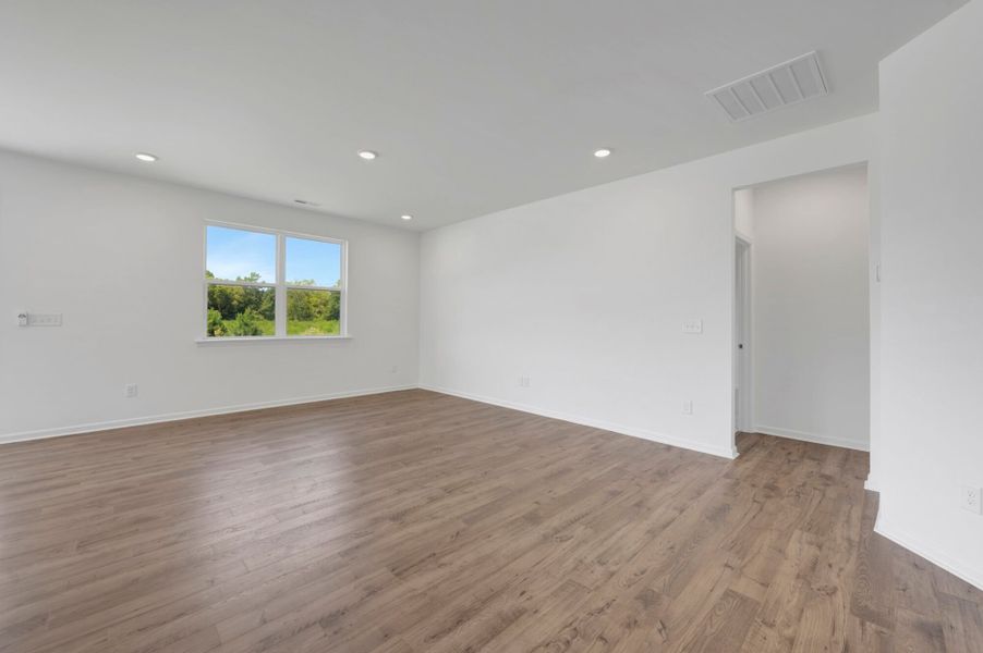 Spacious, unfurnished interior of a new home in Providence Creek, Fuquay Varina (Image 14).