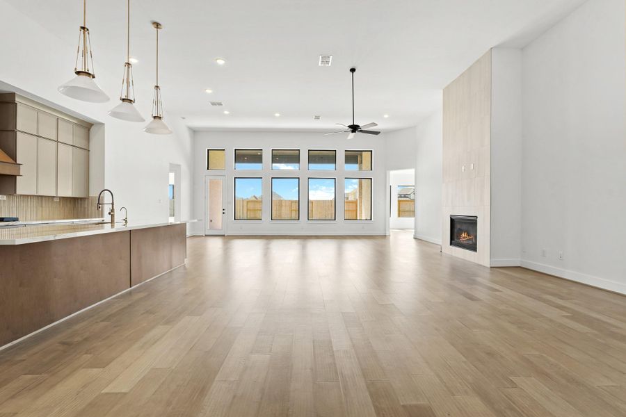 Spacious, unfurnished interior of a new home in Jubilee 45', 70', Hockley (Image 8).
