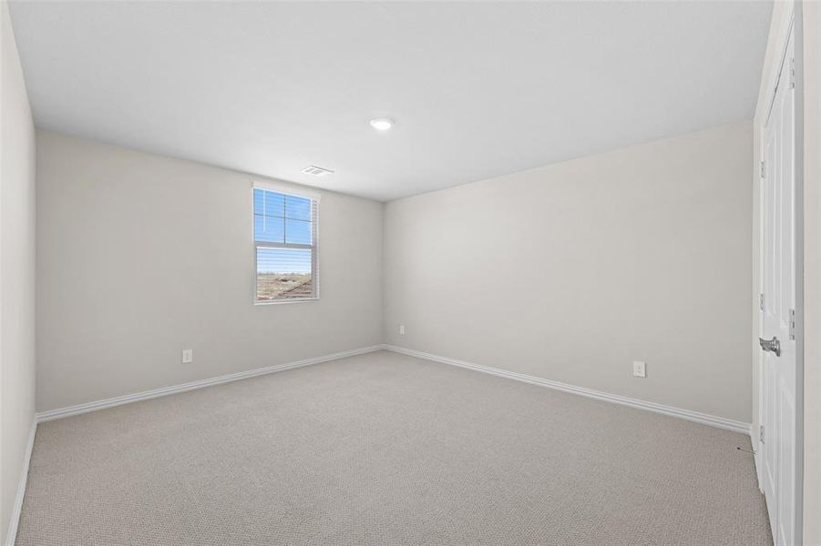 Spacious, unfurnished interior of a new home in Windmore, Princeton (Image 18).