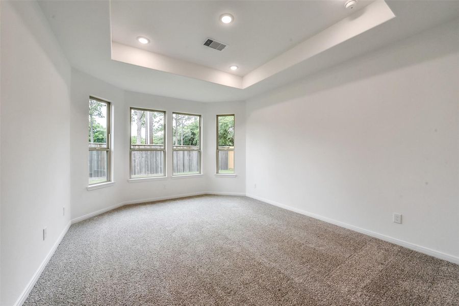 Spacious, unfurnished interior of a new home in Anderson Lake, Houston (Image 29).