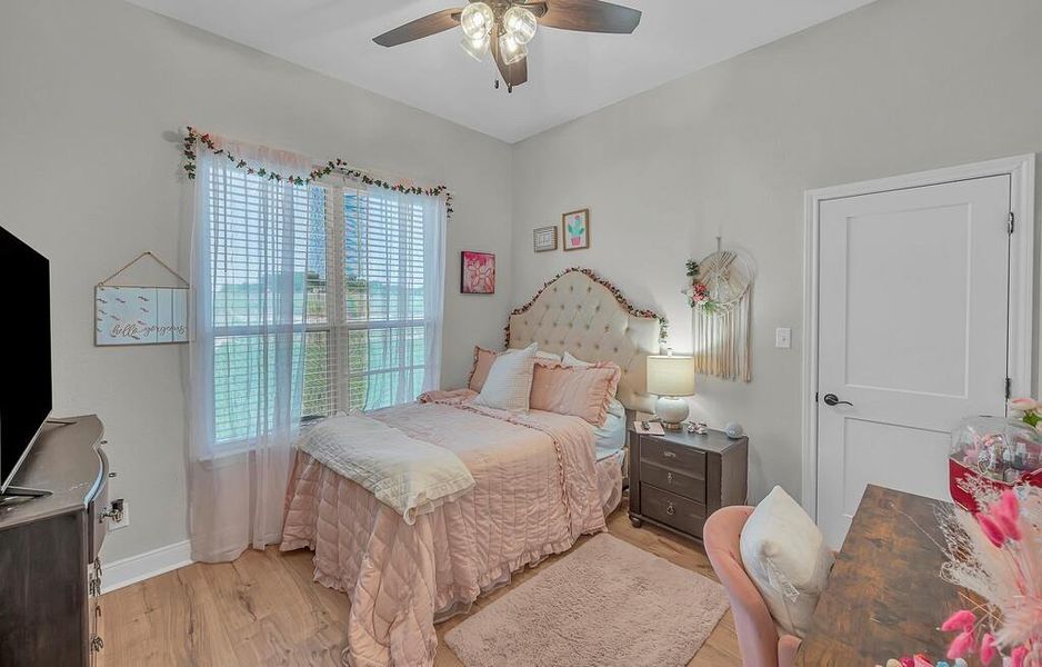 Furnished interior view inside a new home in , Lorena (Image 9).