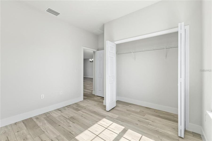 Spacious, unfurnished interior of a new home in , Ocala (Image 25).