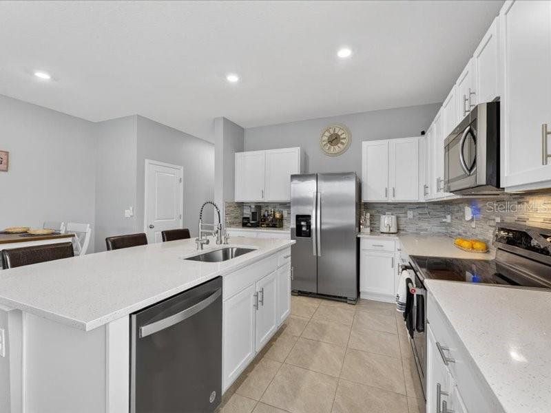 Furnished interior view inside a new home in , Apollo Beach (Image 44).