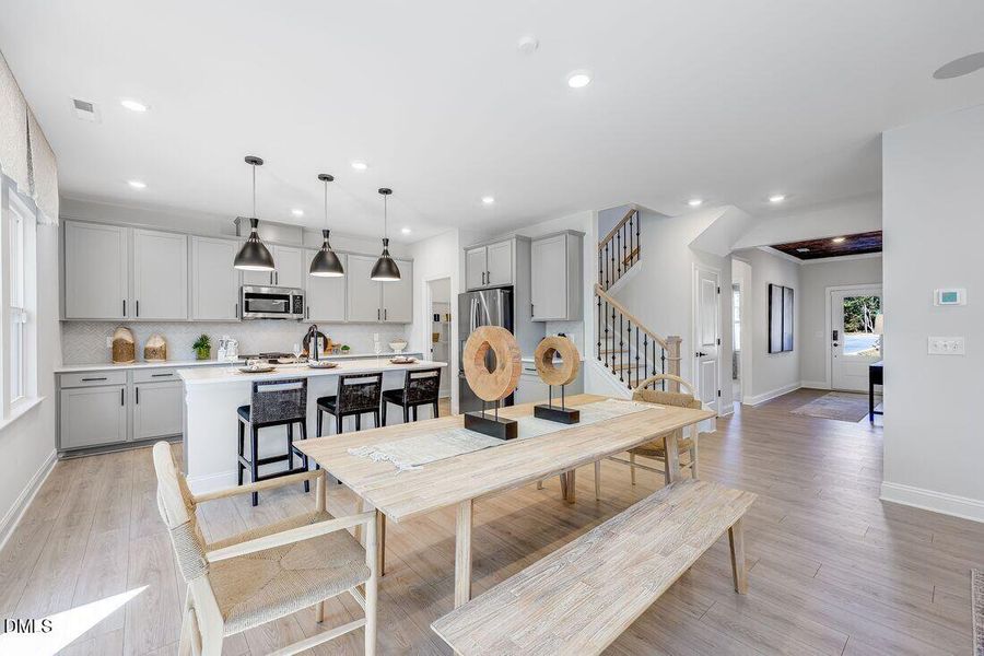 ashford-dining-area-to-kitchen-01