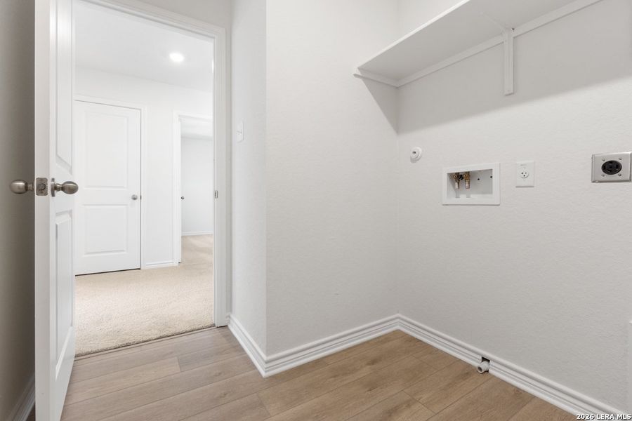 Spacious, unfurnished interior of a new home in Knox Ridge, Converse (Image 19).