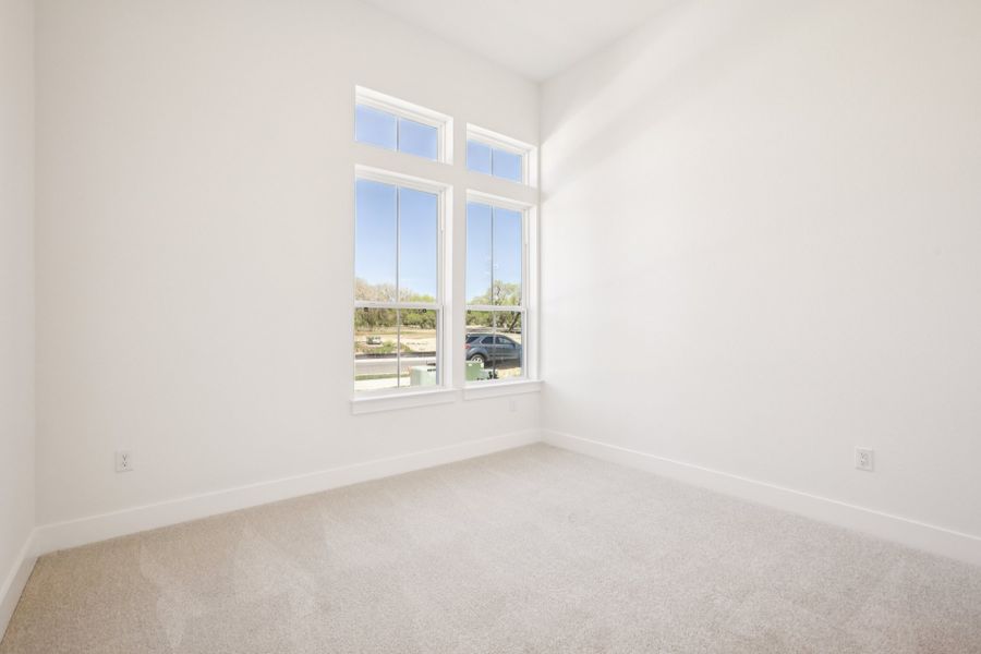 Spacious, unfurnished interior of a new home in Persimmon, Buda (Image 32).