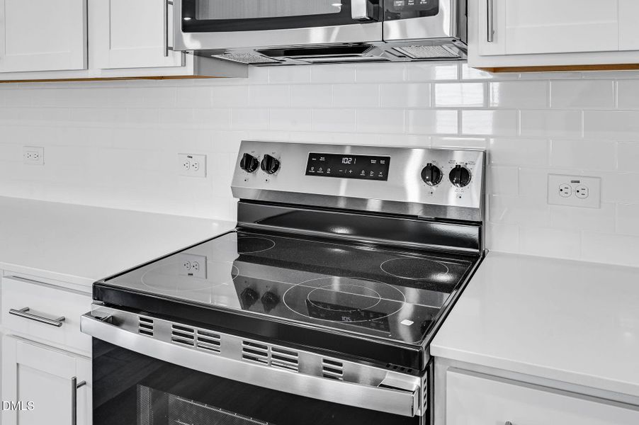 SUN_CaitlinCrossing_Pic_OakleyII-15