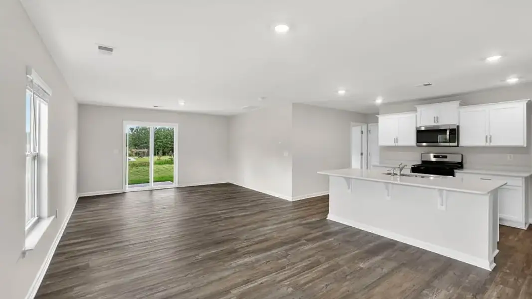 Spacious, unfurnished interior of a new home in Durbin Meadows, Fountain Inn (Image 18).